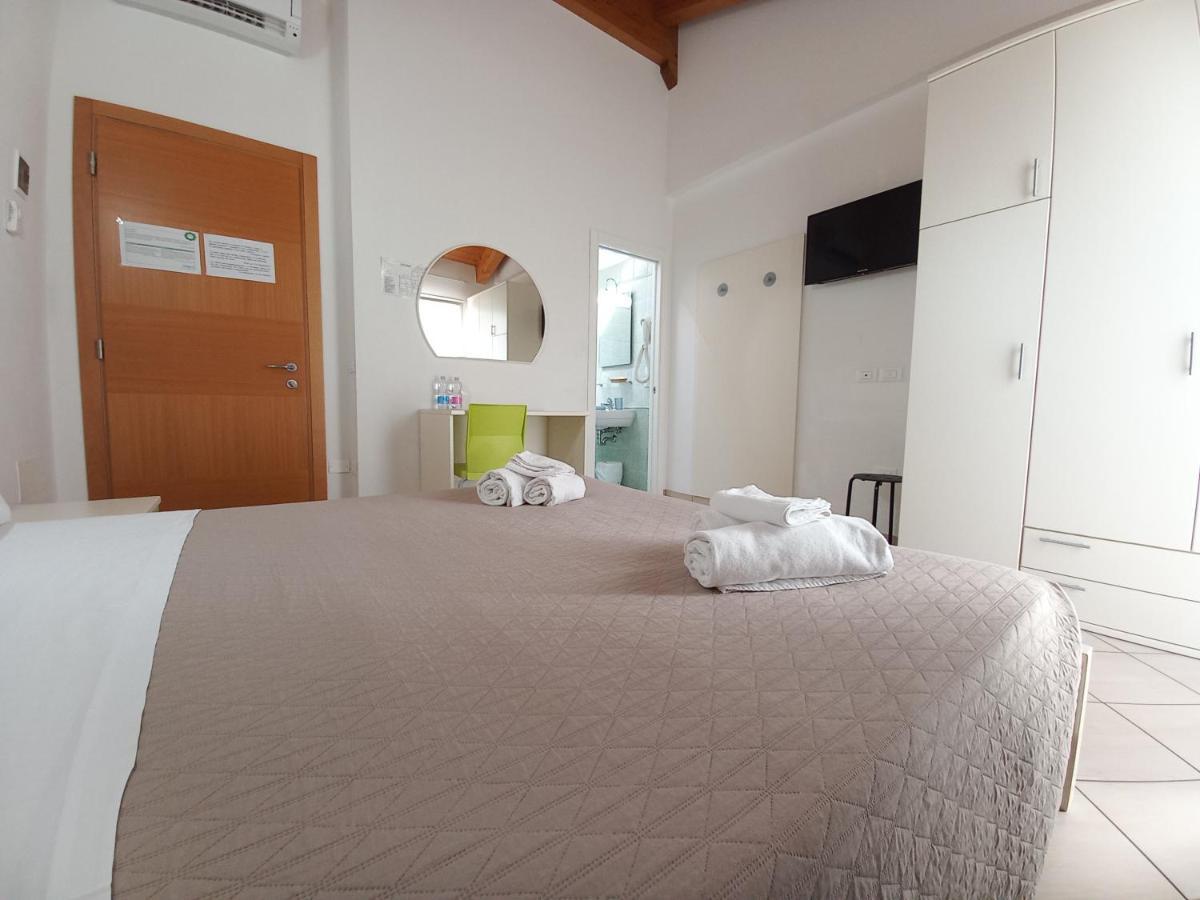 Hotel Sasselli Cesenatico Esterno foto