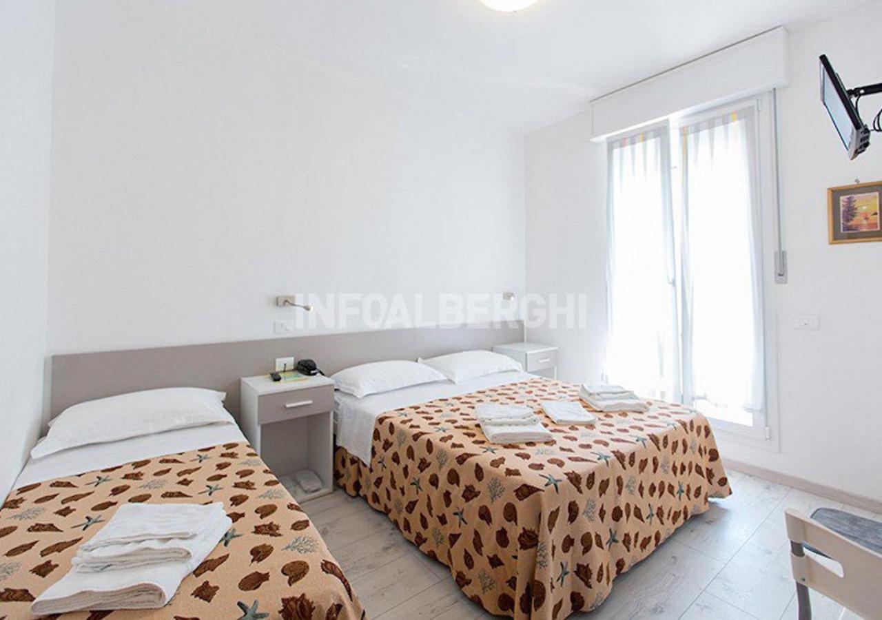 Hotel Sasselli Cesenatico Esterno foto